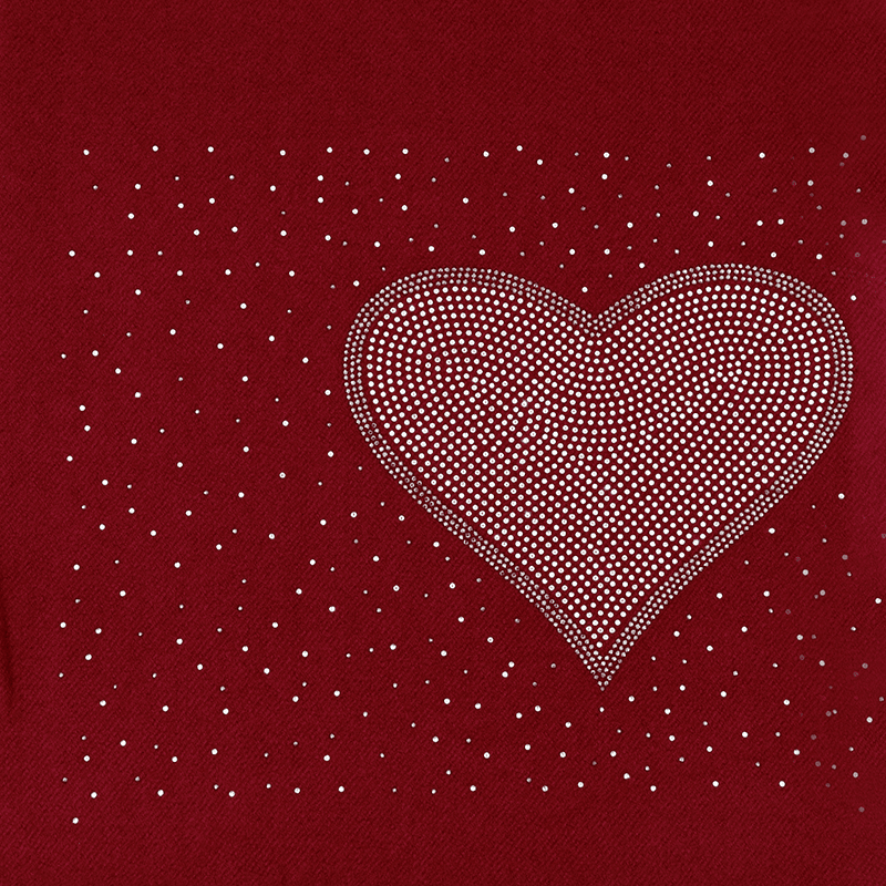 Puha sál szívekkel és csillogó részletekkel - piros