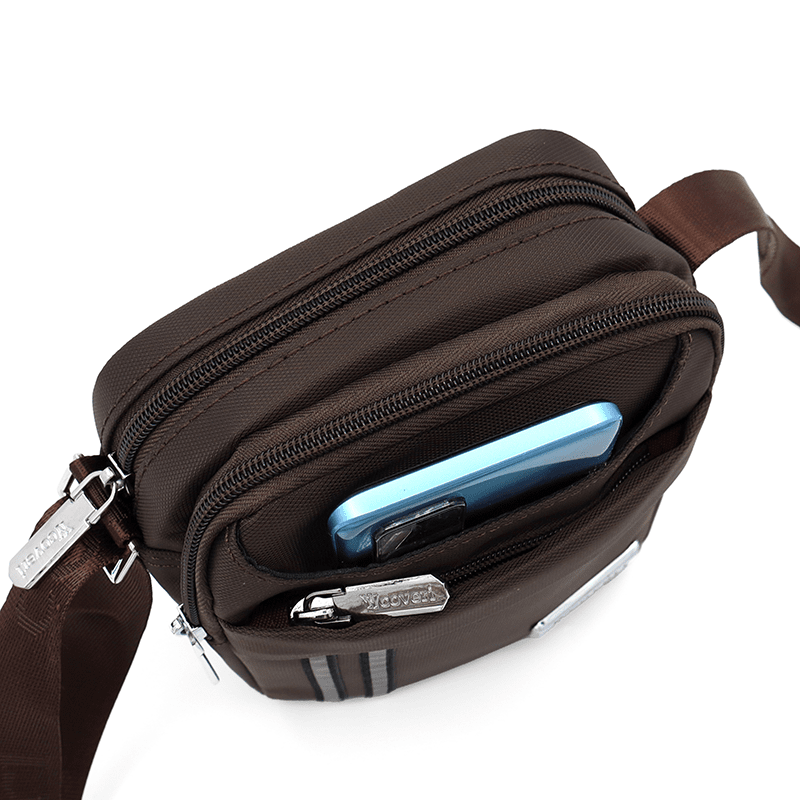 Kompakt férfi válltáska - sötétbarna