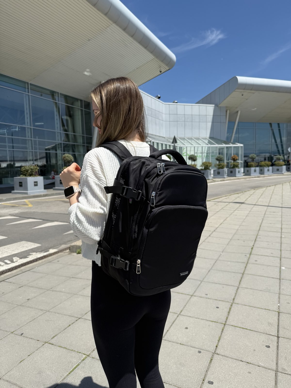 David Jones uniseks utazótáska – kézipoggyász repülőgépen, laptopzsebbel és poggyászrekesszel – fekete