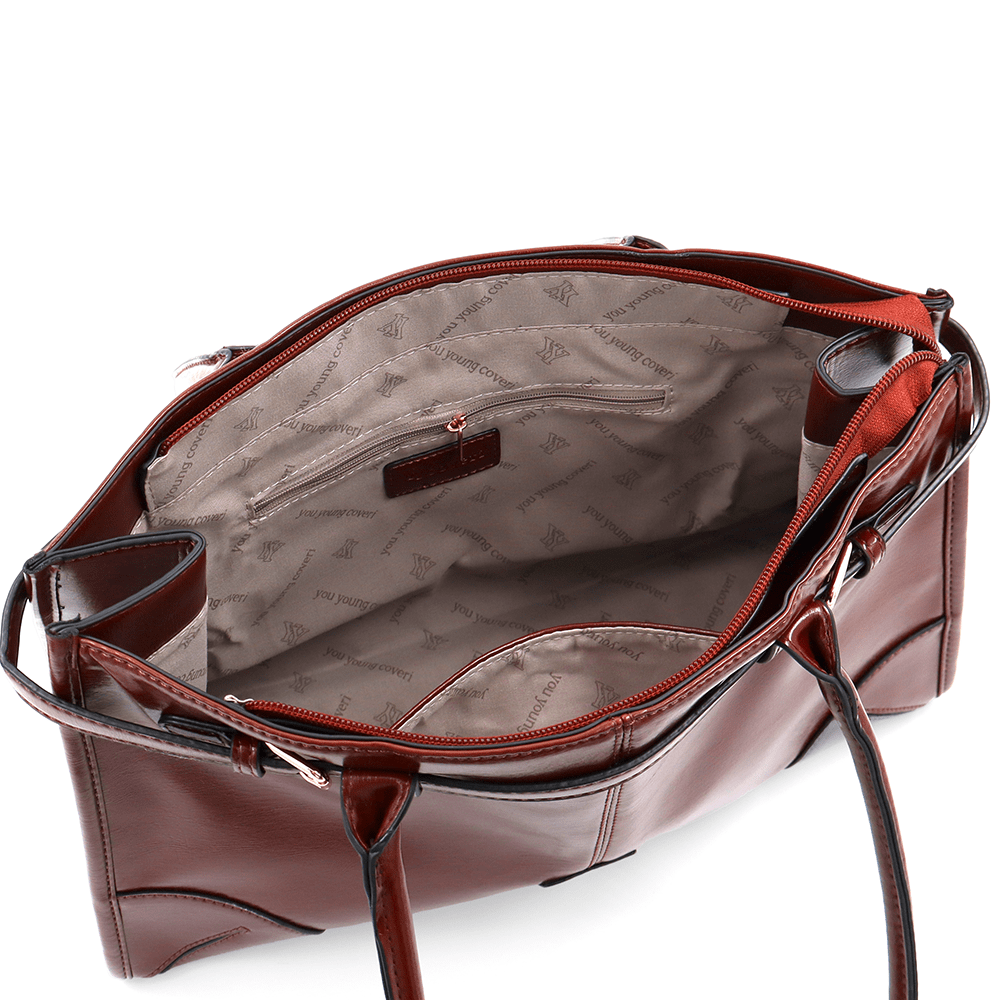 Női táska kutyus és bolyhos medálokkal - cserépbarna