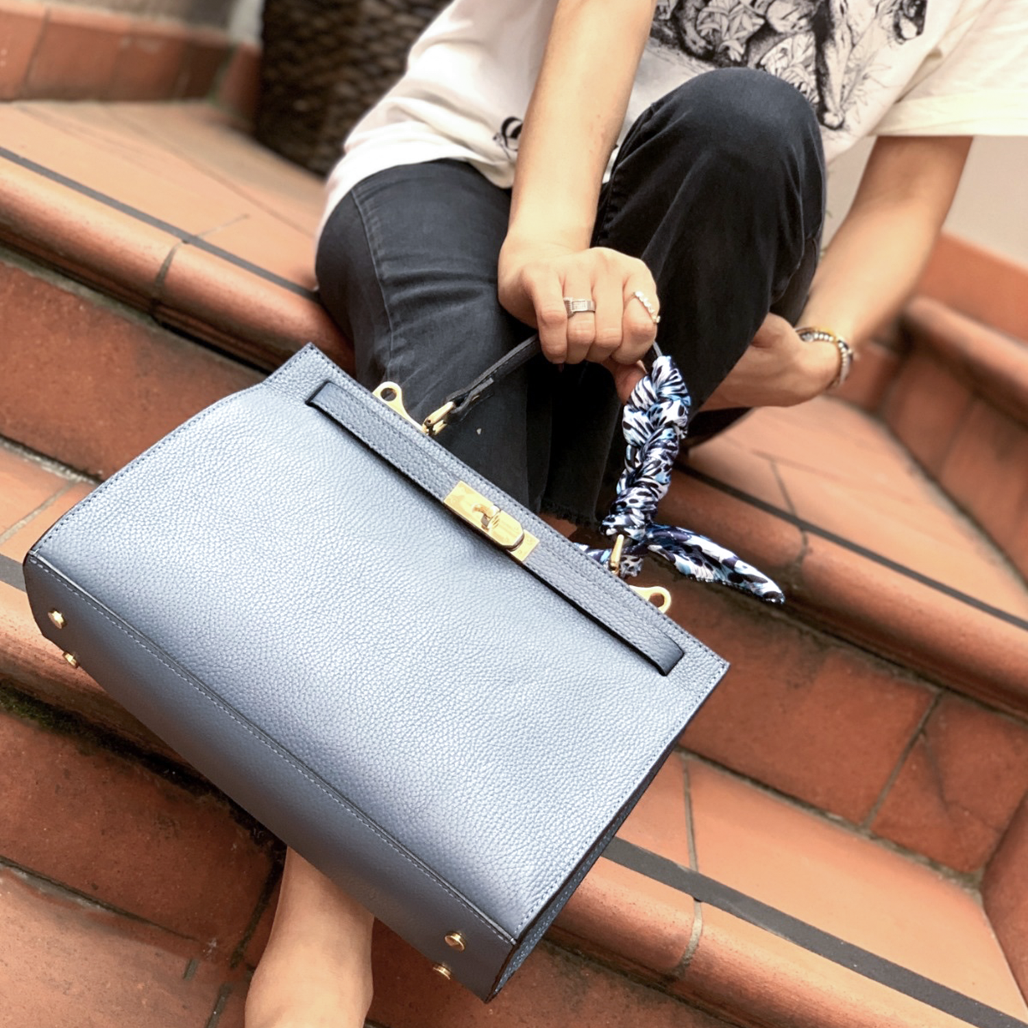 Női táska természetes bőrből sállal – zöld