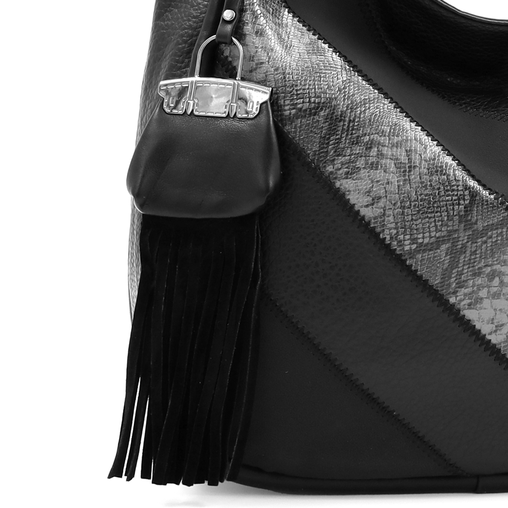 Nagy méretű női táska, kígyóbőr mintás – fekete