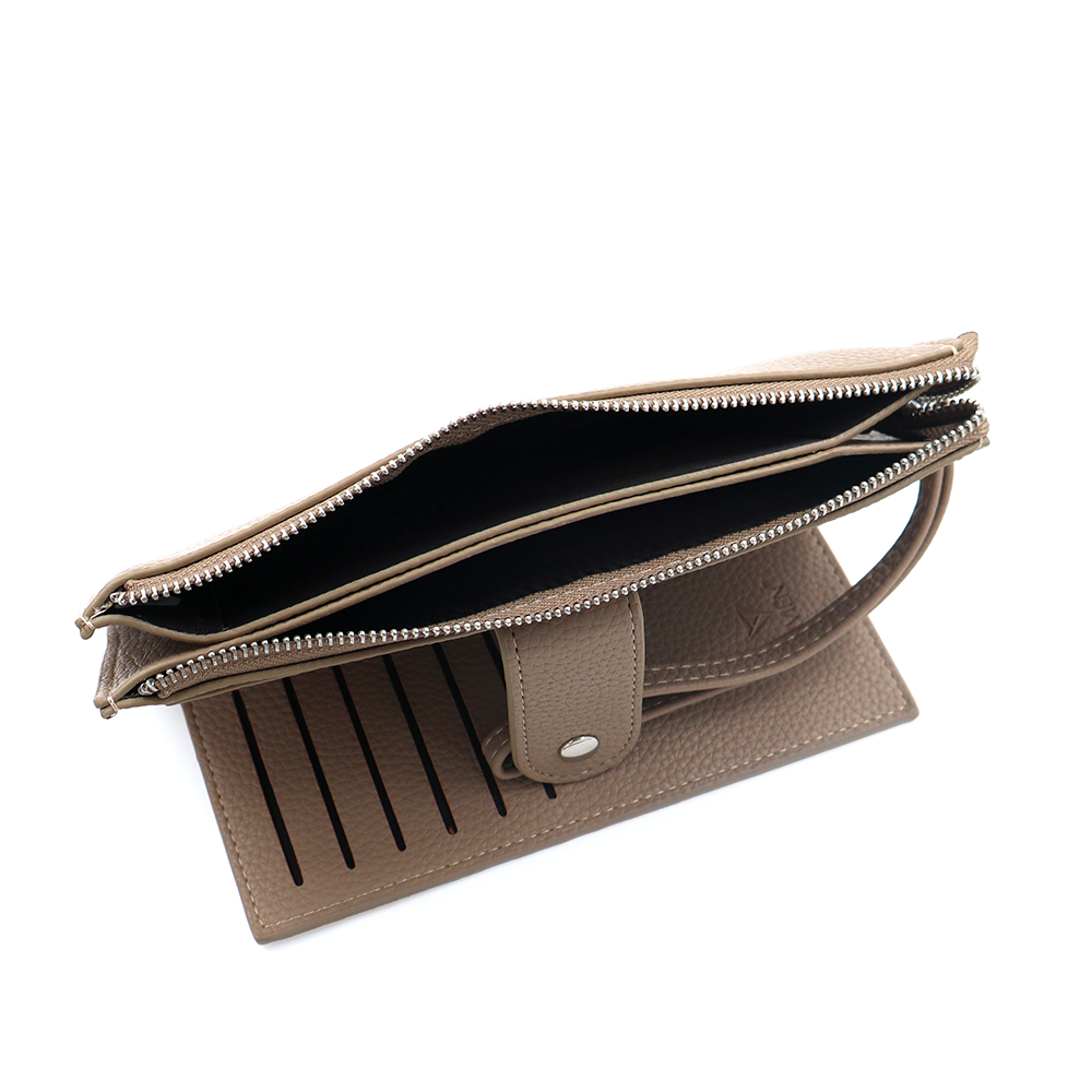 Női pénztárca csuklópánttal – világosbarna