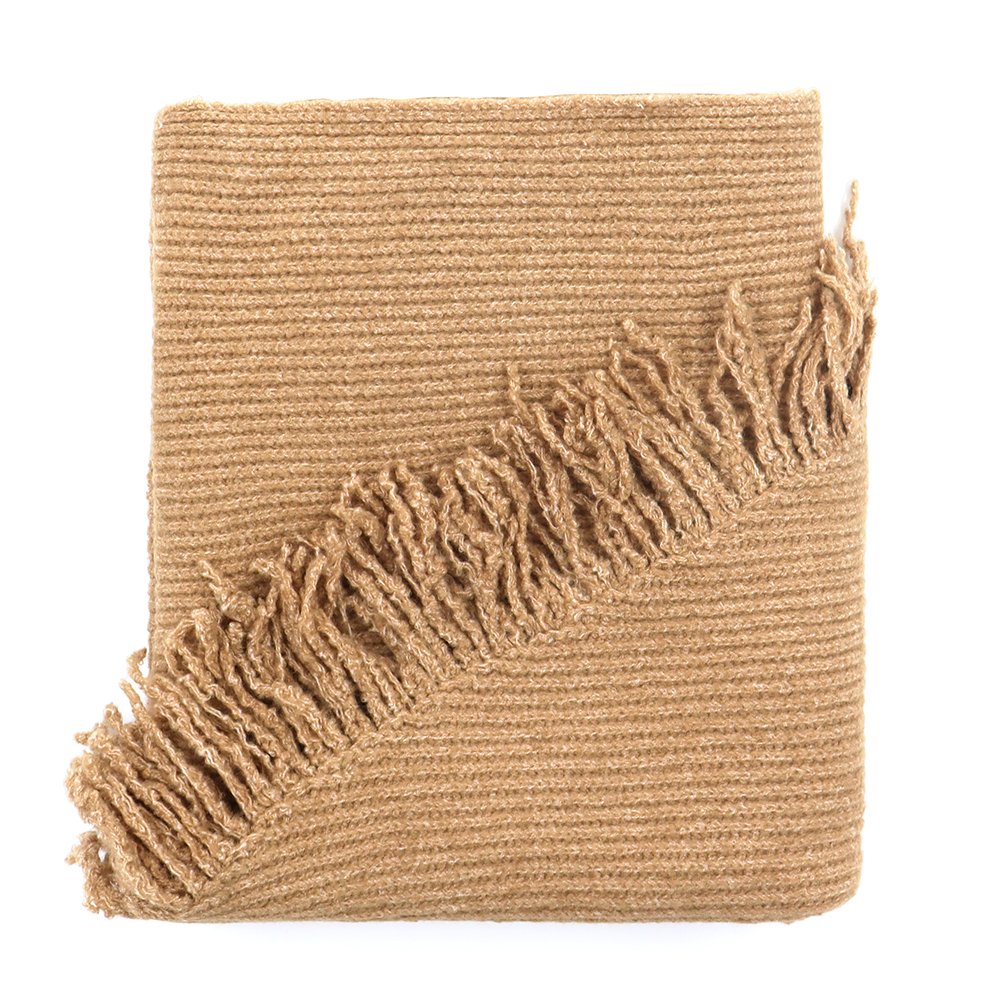 Meleg rojtokkal díszített sál – téglabarna