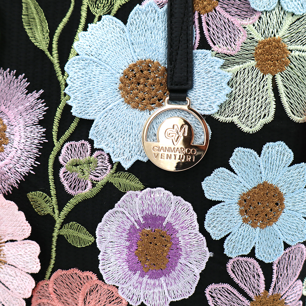 Nagy női táska típusú táska hímzett virágmintával – fekete