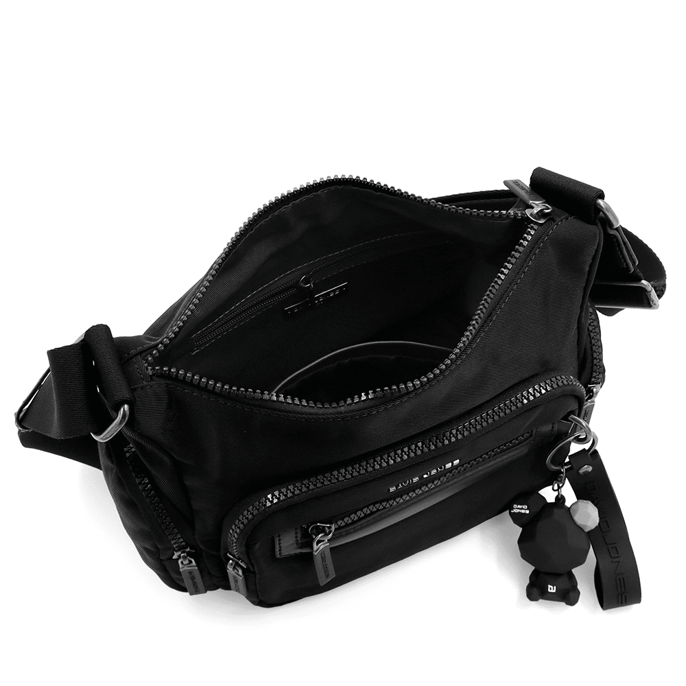 David Jones - Válltáska szövetből, lógó medállal - fekete