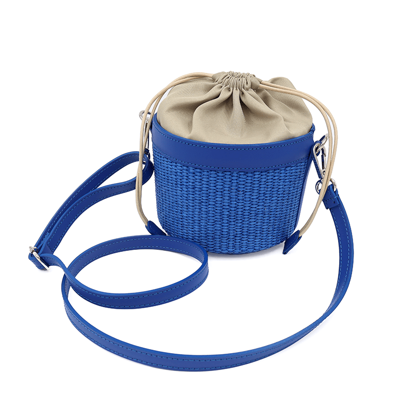 Női kosár típusú táska természetes bőrből és rafiából - kék