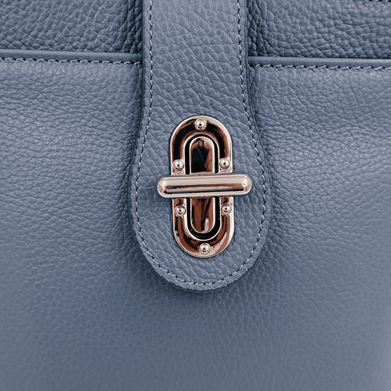 Andria természetes bőr válltáska - világoskék