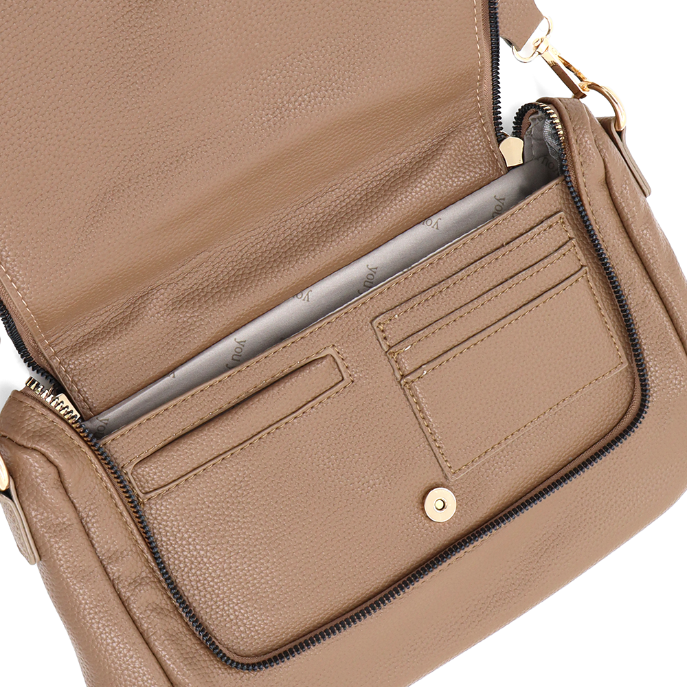 Válltáska speciális kártya-/névjegytartó rekesszel – világosbarna