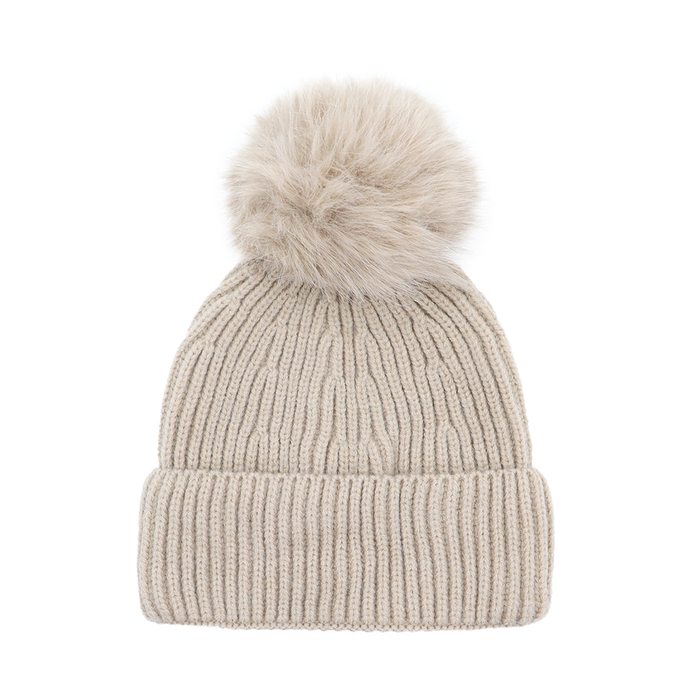 Téli sapka pomponnal – világosbarna
