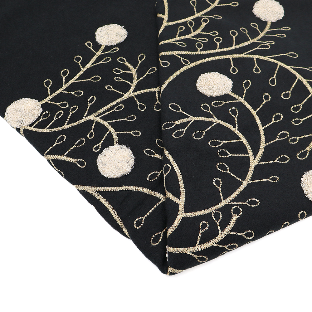 Puha sál domború virághímzéssel – fekete