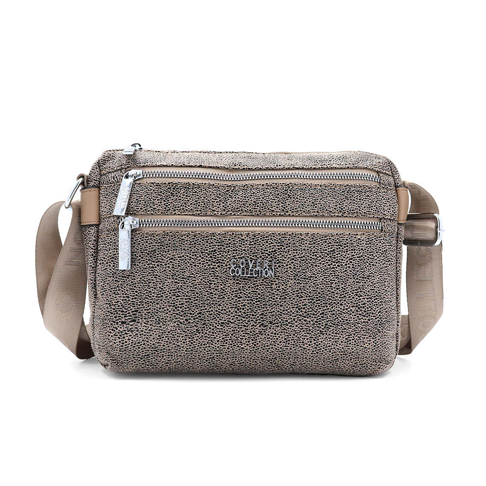 Vállra akasztható női táska metál hatással – barna