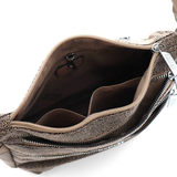 Vállra akasztható női táska metál hatással – barna