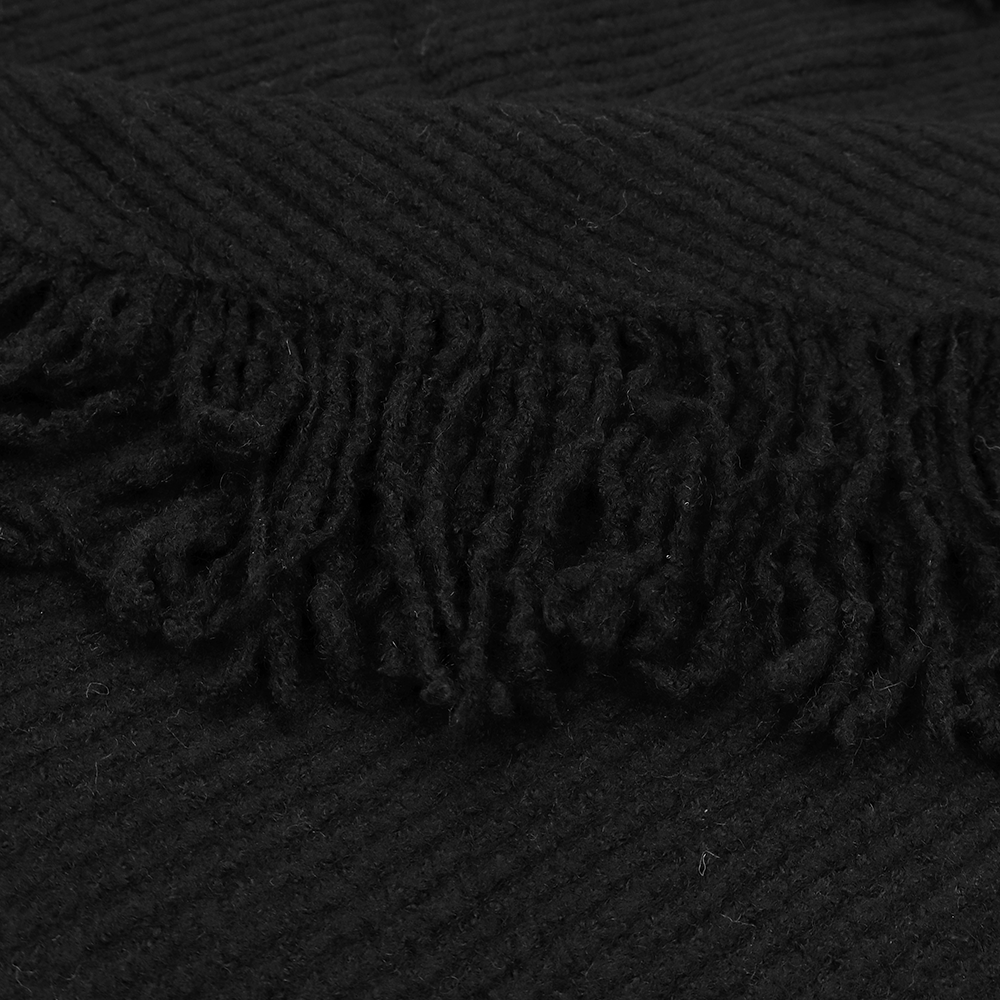 Meleg rojtokkal díszített sál – fekete