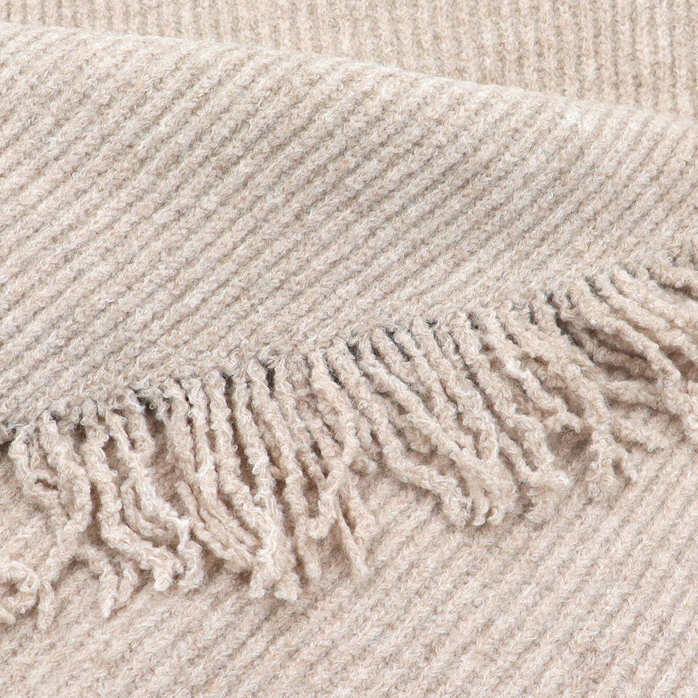 Meleg rojtokkal díszített sál – világosbarna