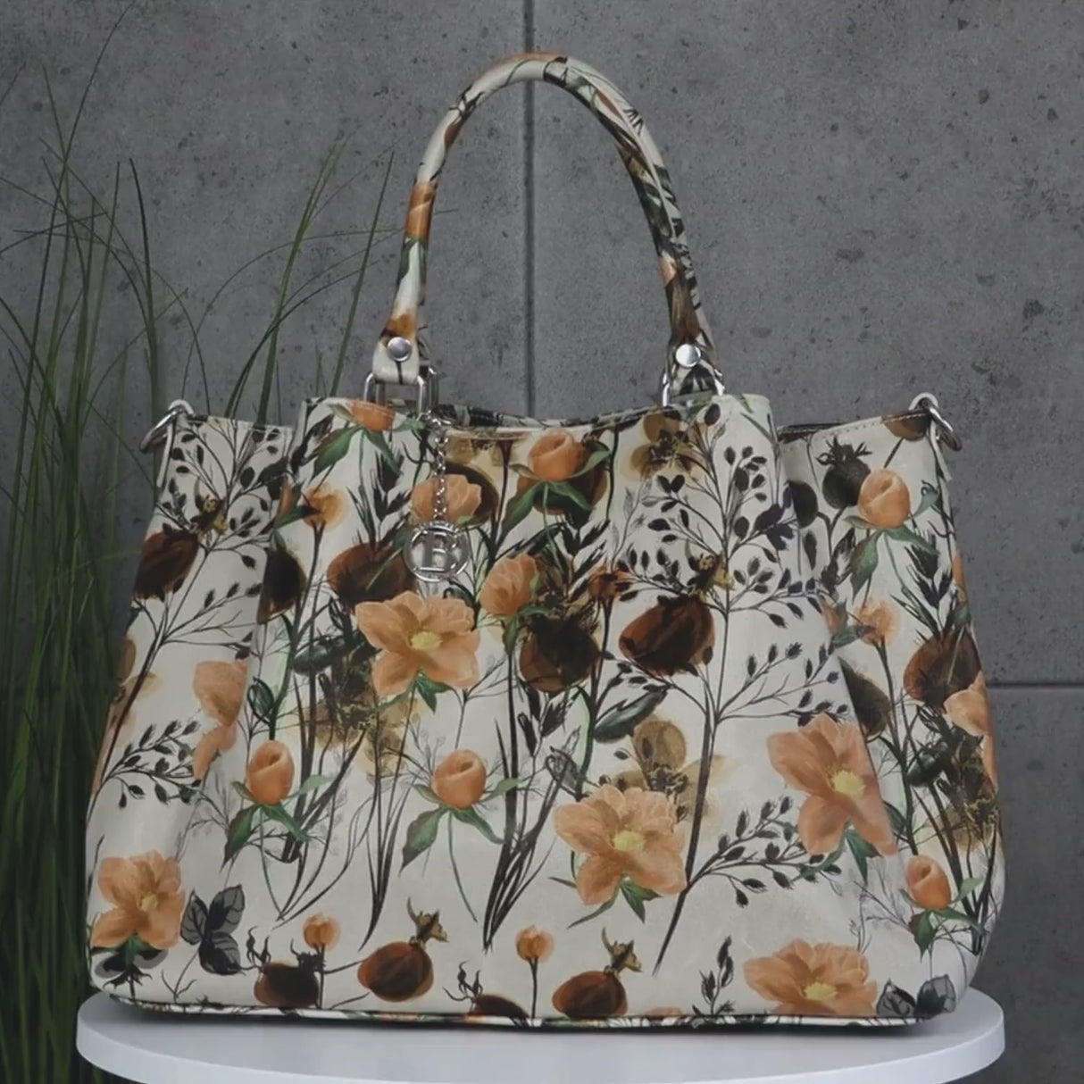 Nagy női táska természetes bőrből, Danica virágmintával